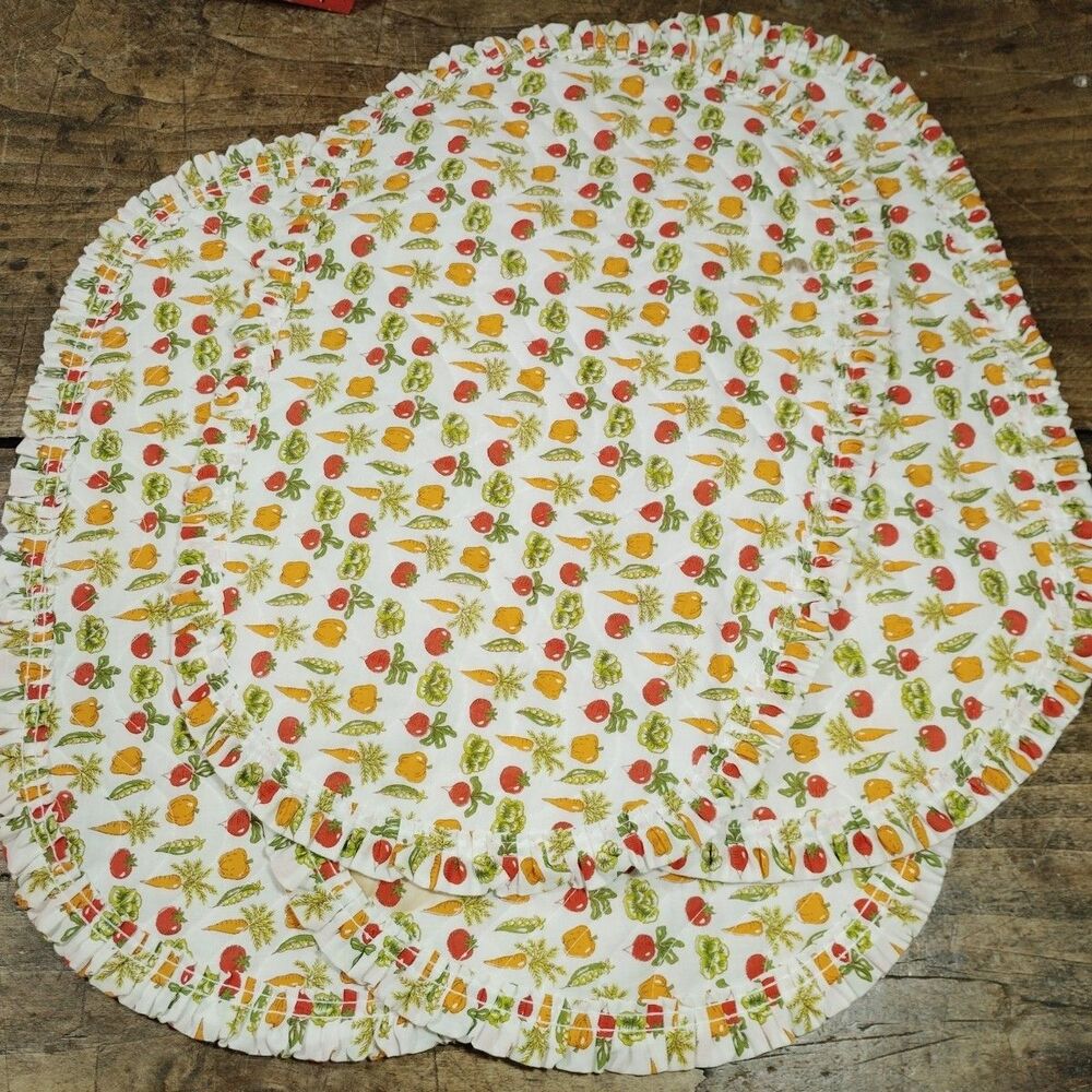 FOUR Vintage Placemats Cloth Fruit Vegatables Ruffled Edge Kitchen *READ
